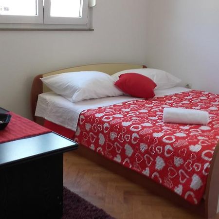 Apartment Max Omiš Buitenkant foto
