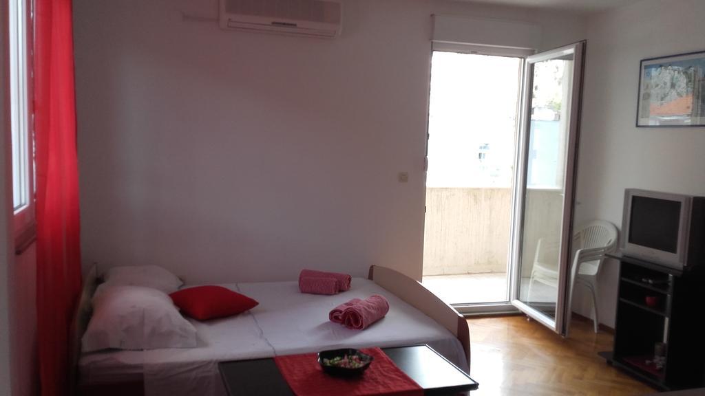 Apartment Max Omiš Buitenkant foto