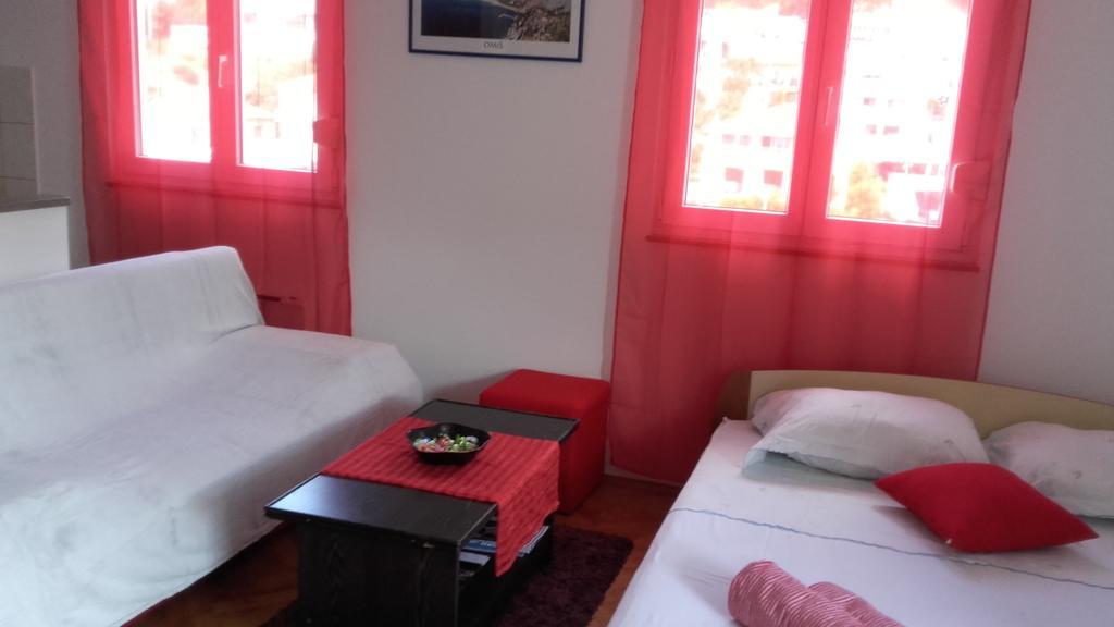 Apartment Max Omiš Buitenkant foto