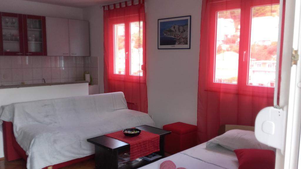 Apartment Max Omiš Buitenkant foto