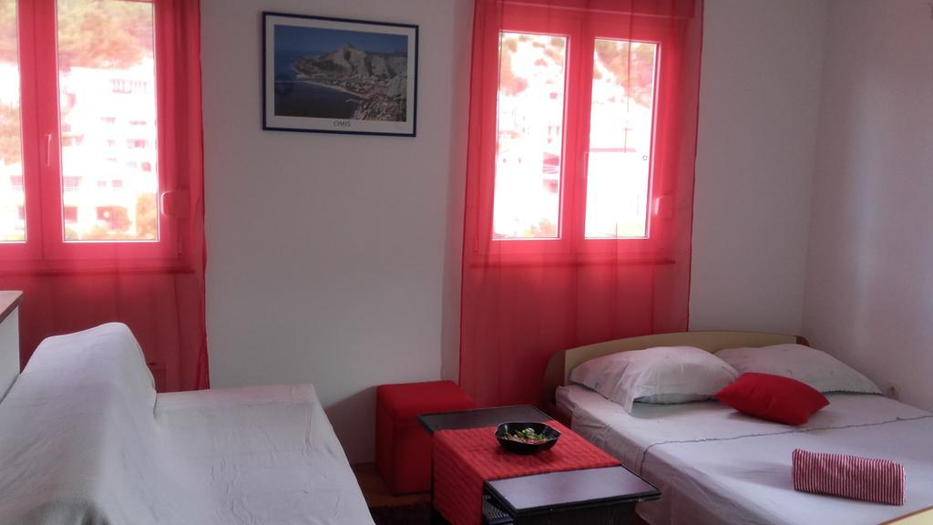 Apartment Max Omiš Buitenkant foto