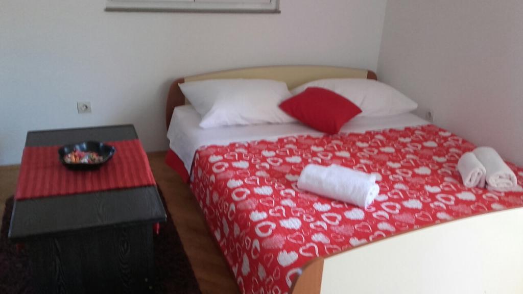 Apartment Max Omiš Buitenkant foto