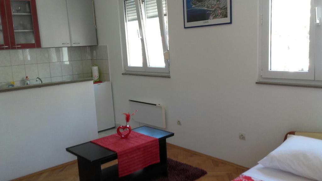 Apartment Max Omiš Buitenkant foto