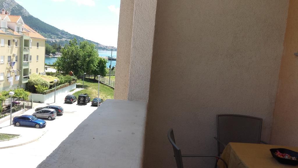 Apartment Max Omiš Buitenkant foto